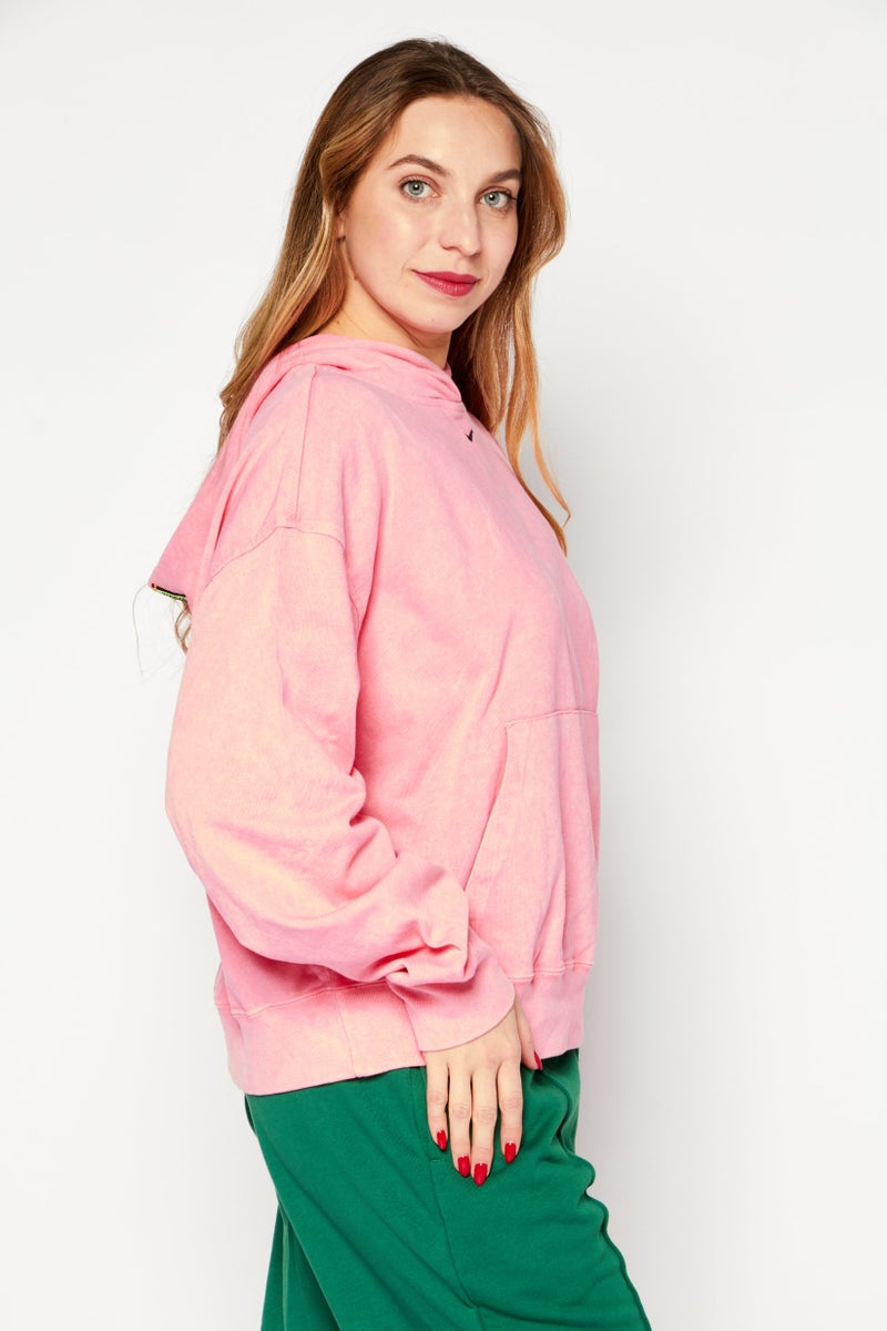 Nike هودي رياضي للنساء مزين بشعار مطرز، وردي - Image 4